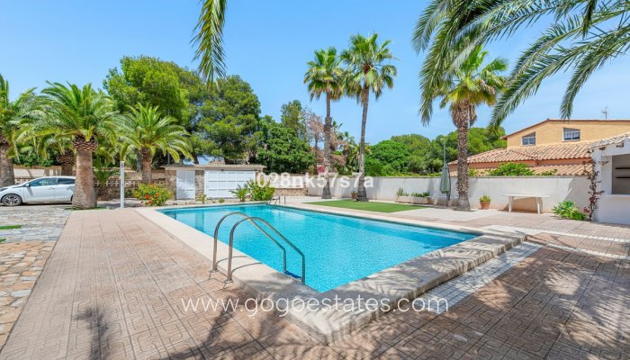 Te koop - Huis - Vrijstaande Villa - Orihuela - La Zenia