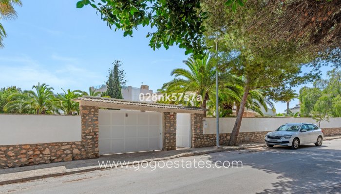 Te koop - Huis - Vrijstaande Villa - Orihuela - La Zenia