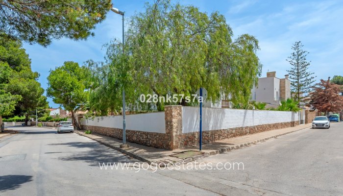 Te koop - Huis - Vrijstaande Villa - Orihuela - La Zenia