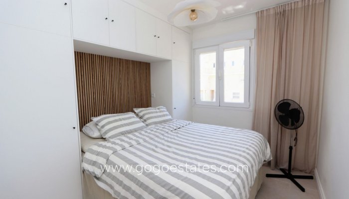 Te koop - Huis - Halfvrijstaande woning - Orihuela - Los Altos