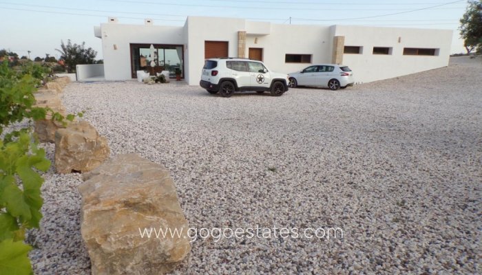 Resale - House - Detached Villa - Finestrat