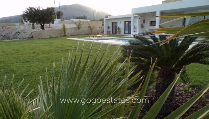 Resale - House - Detached Villa - Finestrat