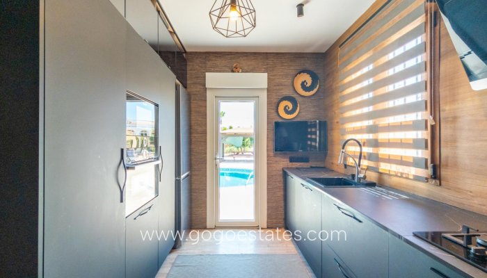 Te koop - Huis - Vrijstaande Villa - Torrevieja - Nueva Torrevieja