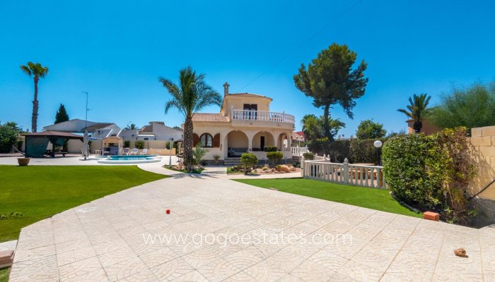 Te koop - Huis - Vrijstaande Villa - Torrevieja - Nueva Torrevieja
