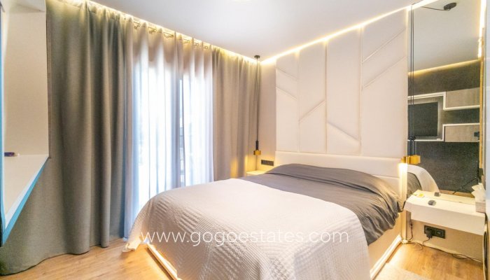 Te koop - Huis - Vrijstaande Villa - Torrevieja - Nueva Torrevieja