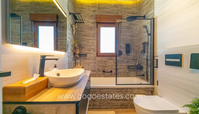 Te koop - Huis - Vrijstaande Villa - Torrevieja - Nueva Torrevieja