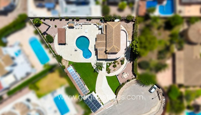 Te koop - Huis - Vrijstaande Villa - Torrevieja - Nueva Torrevieja