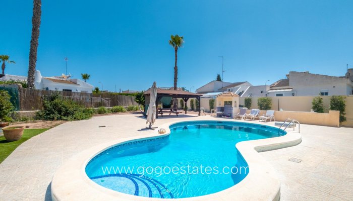 Te koop - Huis - Vrijstaande Villa - Torrevieja - Nueva Torrevieja