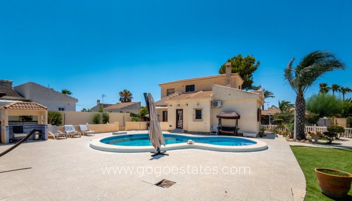 Te koop - Huis - Vrijstaande Villa - Torrevieja - Nueva Torrevieja