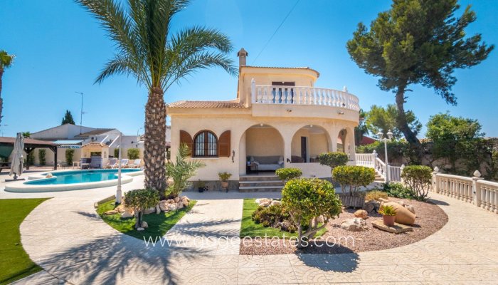 Te koop - Huis - Vrijstaande Villa - Torrevieja - Nueva Torrevieja