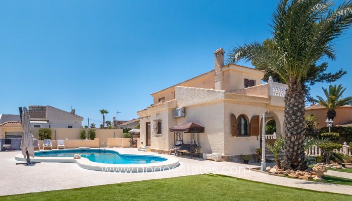 Te koop - Huis - Vrijstaande Villa - Torrevieja - Nueva Torrevieja