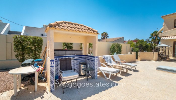 Te koop - Huis - Vrijstaande Villa - Torrevieja - Nueva Torrevieja