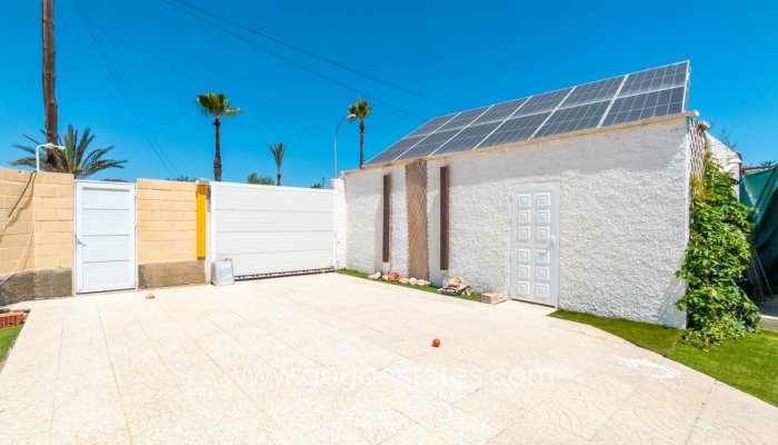 Te koop - Huis - Vrijstaande Villa - Torrevieja - Nueva Torrevieja