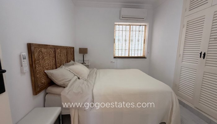 Te koop - Huis - Vrijstaande Villa - Torrevieja - Torrevieja Centro