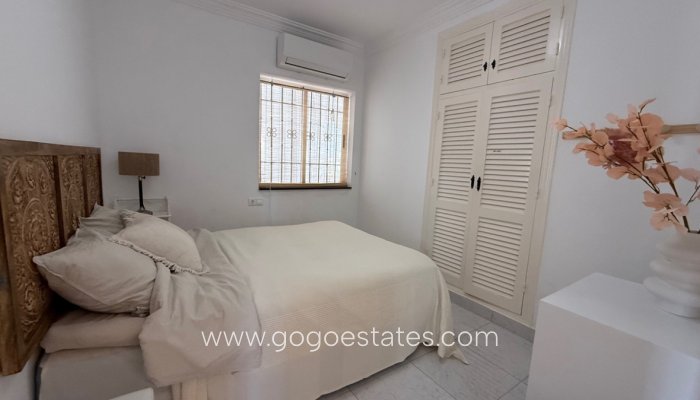 Te koop - Huis - Vrijstaande Villa - Torrevieja - Torrevieja Centro