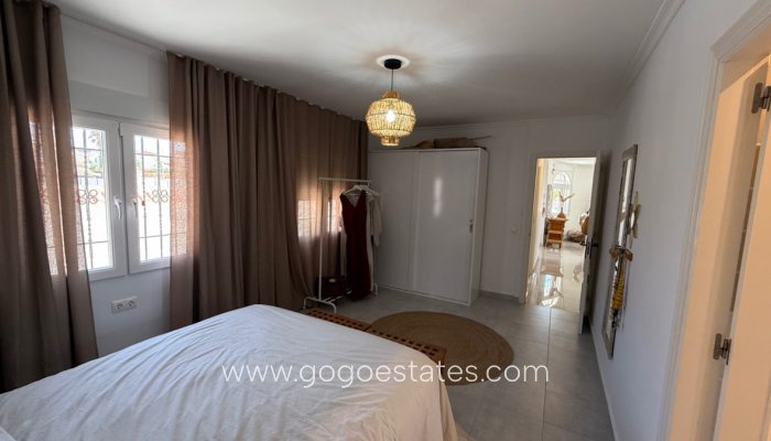 Te koop - Huis - Vrijstaande Villa - Torrevieja - Torrevieja Centro