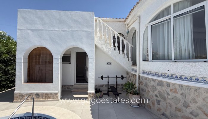 Te koop - Huis - Vrijstaande Villa - Torrevieja - Torrevieja Centro