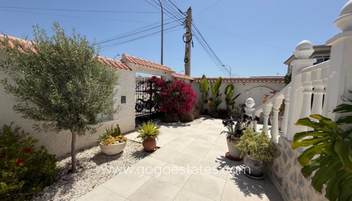 Te koop - Huis - Vrijstaande Villa - Torrevieja - Torrevieja Centro