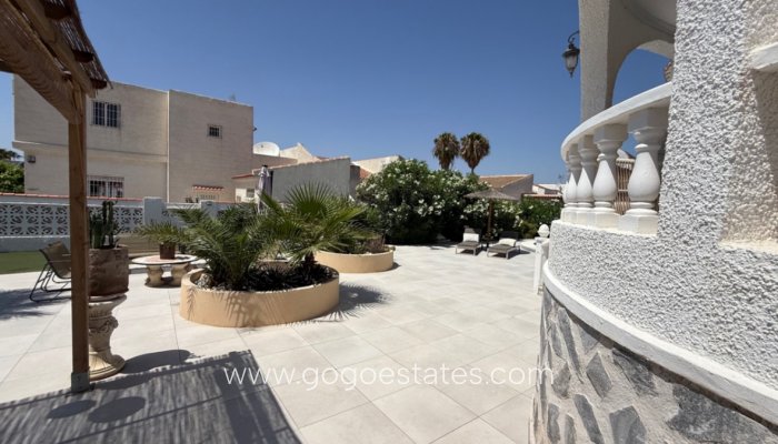 Te koop - Huis - Vrijstaande Villa - Torrevieja - Torrevieja Centro