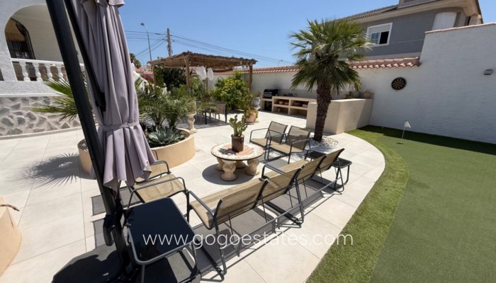 Te koop - Huis - Vrijstaande Villa - Torrevieja - Torrevieja Centro