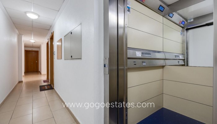 Te koop - Appartement - Appartement op de middelste verdieping - Torrevieja - Torrevieja Centro