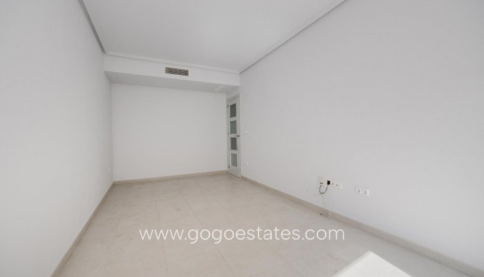 Te koop - Appartement - Appartement op de middelste verdieping - Torrevieja - Torrevieja Centro