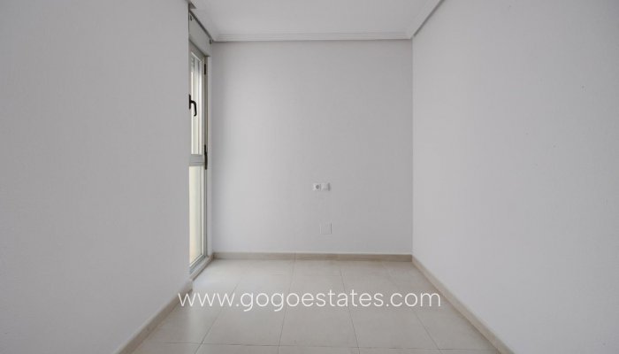 Te koop - Appartement - Appartement op de middelste verdieping - Torrevieja - Torrevieja Centro