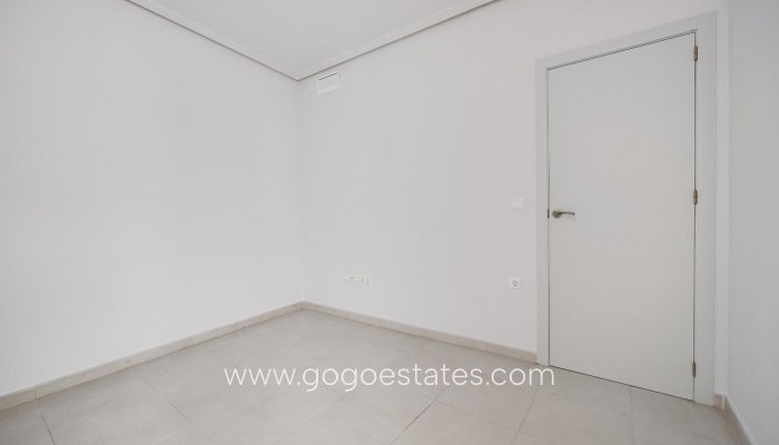 Te koop - Appartement - Appartement op de middelste verdieping - Torrevieja - Torrevieja Centro