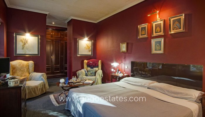 Te koop - Huis - Vrijstaande Villa - Dénia - Denia Centro