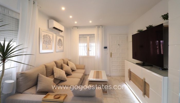 Te koop - Huis - Vrijstaande Villa - Orihuela - La Florida