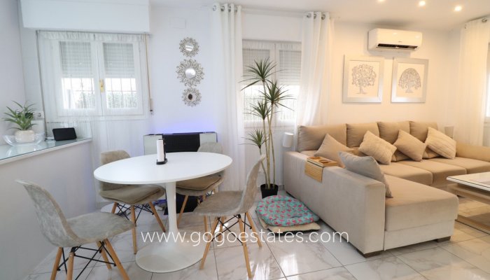 Te koop - Huis - Vrijstaande Villa - Orihuela - La Florida