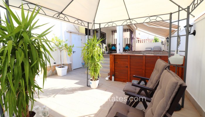 Te koop - Huis - Vrijstaande Villa - Orihuela - La Florida