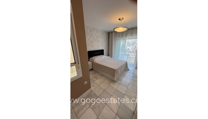 Te koop - Huis - Halfvrijstaande woning - Torrevieja - Torrevieja Centro