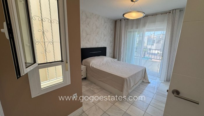 Te koop - Huis - Halfvrijstaande woning - Torrevieja - Torrevieja Centro