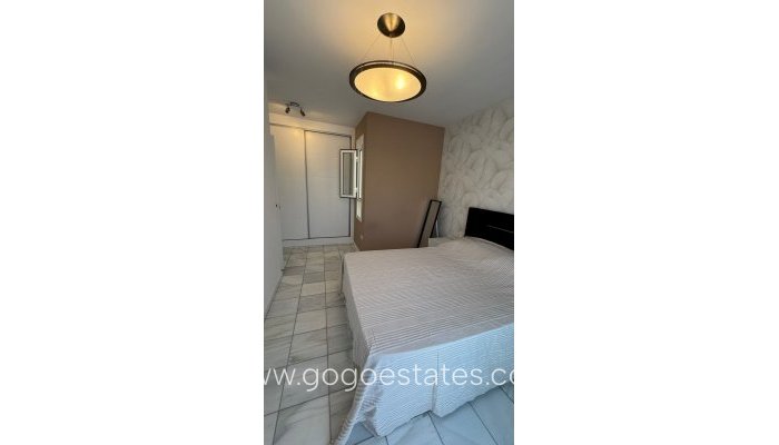 Te koop - Huis - Halfvrijstaande woning - Torrevieja - Torrevieja Centro