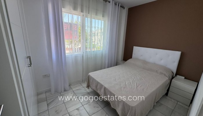 Te koop - Huis - Halfvrijstaande woning - Torrevieja - Torrevieja Centro