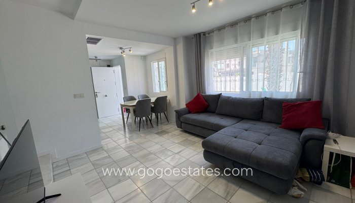 Te koop - Huis - Halfvrijstaande woning - Torrevieja - Torrevieja Centro