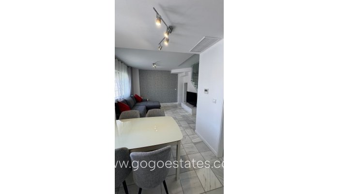 Te koop - Huis - Halfvrijstaande woning - Torrevieja - Torrevieja Centro