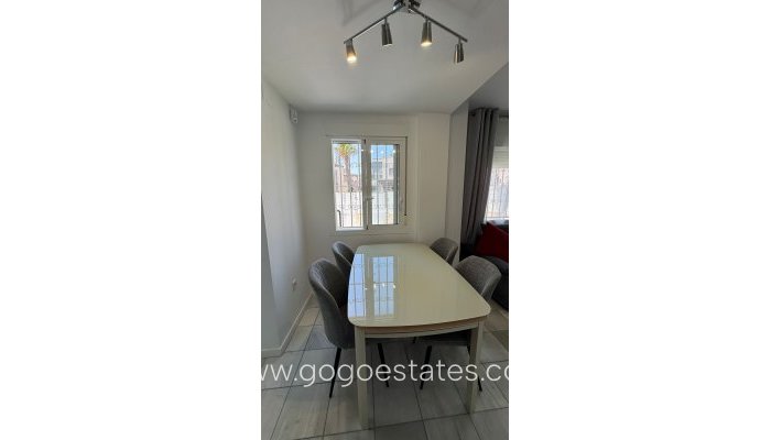 Te koop - Huis - Halfvrijstaande woning - Torrevieja - Torrevieja Centro