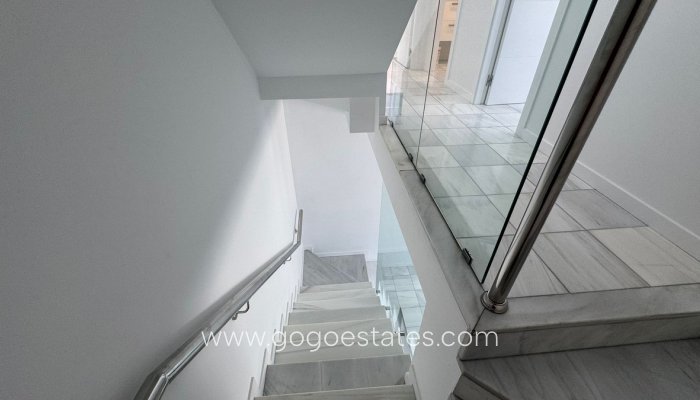 Te koop - Huis - Halfvrijstaande woning - Torrevieja - Torrevieja Centro