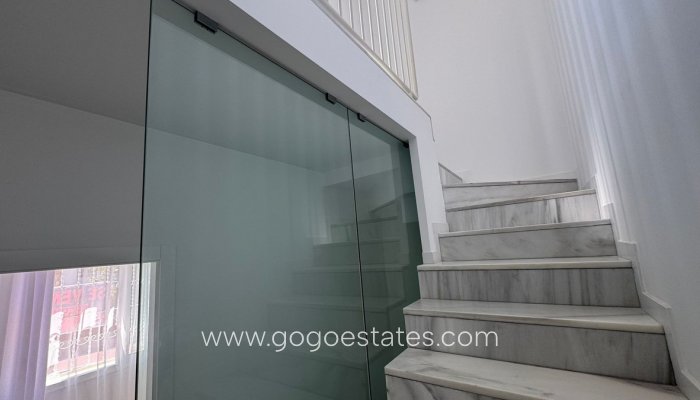 Te koop - Huis - Halfvrijstaande woning - Torrevieja - Torrevieja Centro