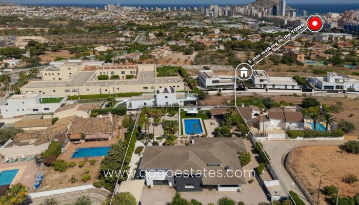 Te koop - Huis - Vrijstaande Villa - Calpe - Calpe Centro