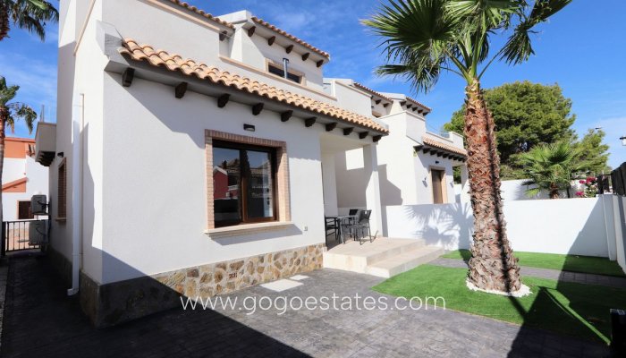 Te koop - Huis - Vrijstaande Villa - Orihuela - Villamartin