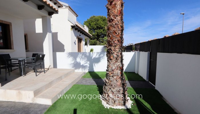 Te koop - Huis - Vrijstaande Villa - Orihuela - Villamartin