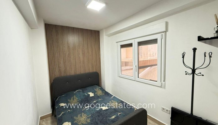 Te koop - Appartement - Appartement op de middelste verdieping - Torrevieja - Torrevieja Centro