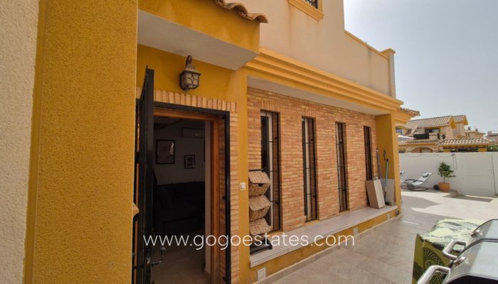 Te koop - Huis - Vrijstaande Villa - Orihuela - Orihuela Centro