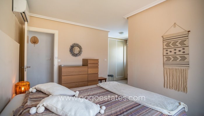 Te koop - Huis - Vrijstaande Villa - Torrevieja - Torrevieja Centro