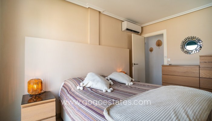 Te koop - Huis - Vrijstaande Villa - Torrevieja - Torrevieja Centro