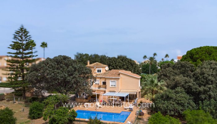 Te koop - Huis - Vrijstaande Villa - Dénia - Denia Centro