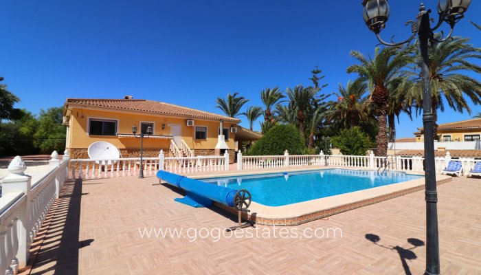 Te koop - Huis - Vrijstaande Villa - Catral - Catral Centro